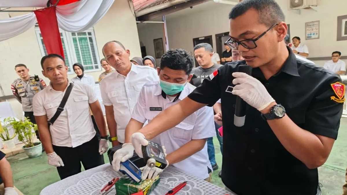 Negara Hadir! Polda Kalbar Musnahkan 12 Kg Sabu