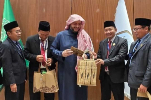 Bawa ‘Juah’ ke Riyadh, Wakil Ketua PA Bengkayang Perkenalkan Budaya Lokal di Arab Saudi