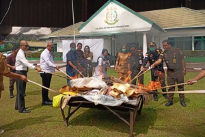 Kejari Bengkayang Blender Sabu dan Bakar 19 Bal Lelong Hasil Sitaan Perkara Inkracht
