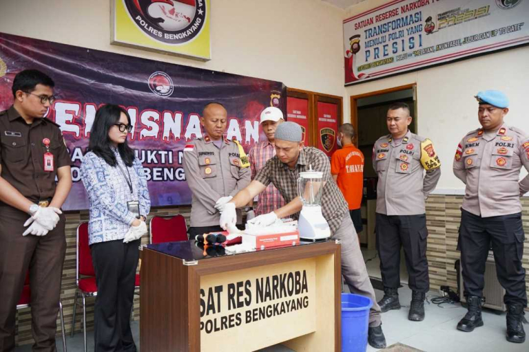 Berantas Narkoba, Polres Bengkayang Musnahkan Setengah Kilogram Sabu Milik “Lojeng”
