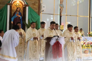 Momen Sakral di Nyarumkop: Bupati Bengkayang dan Tokoh Nasional Saksi Pentahbisan 8 Imam Keuskupan Agung Pontianak