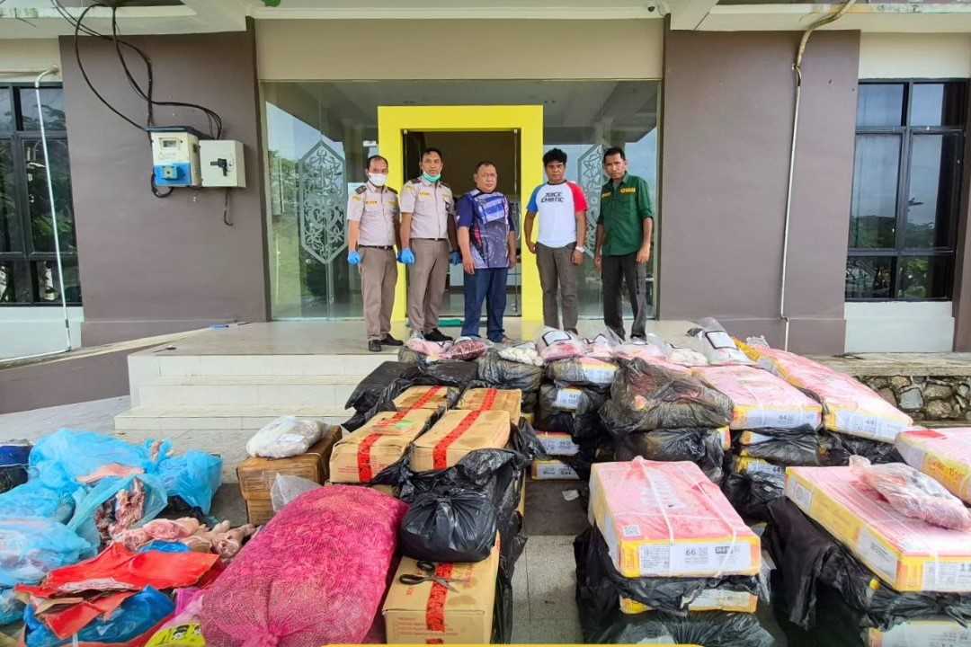 Gagalkan Penyelundupan di Jalur Tikus PLBN Entikong, Petugas Sita Daging dan Sosis Senilai Rp151 Juta