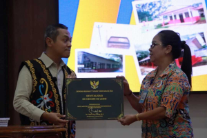 Wamen Fajar Riza Ul Haq Resmikan Revitalisasi Sekolah di Bengkayang