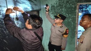 Polisi dan Warga Cepat Tanggap Padamkan Kebakaran Ruko di Bengkayang