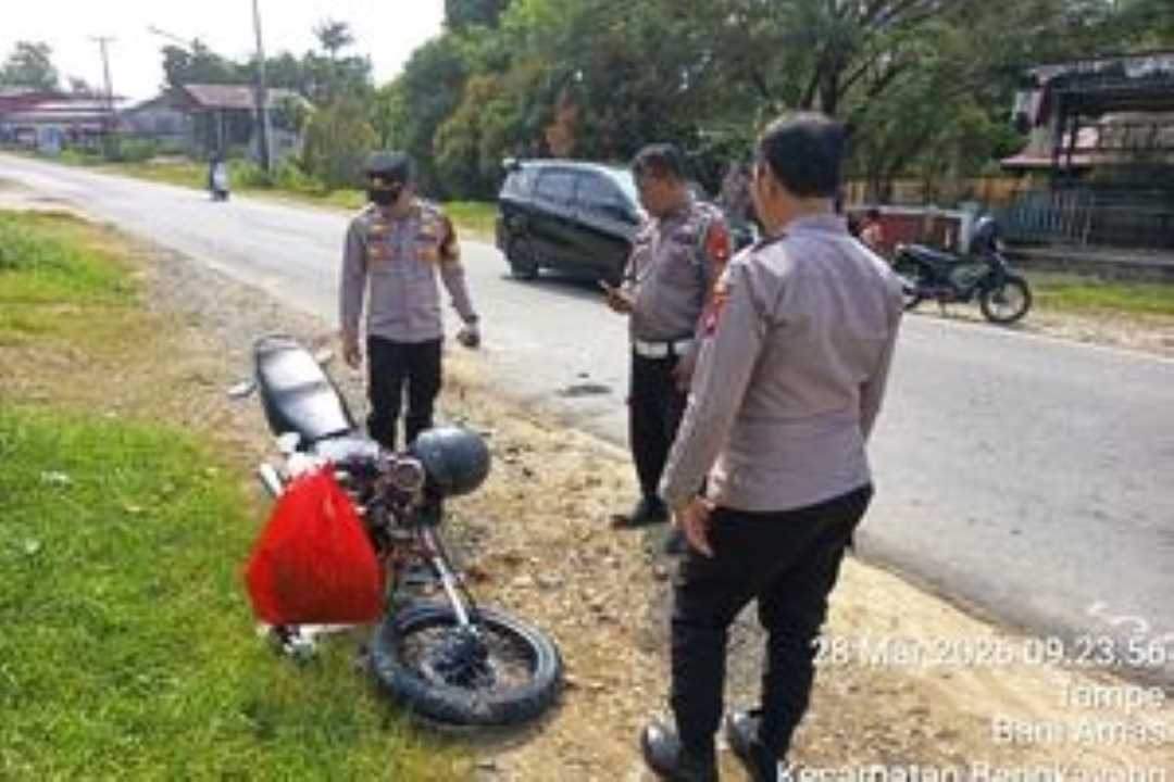 Lakalantas di Kelurahan Bani Amas: Ford Ranger Ringsek dan RX King Patah Shock Depan Usai Adu Banteng