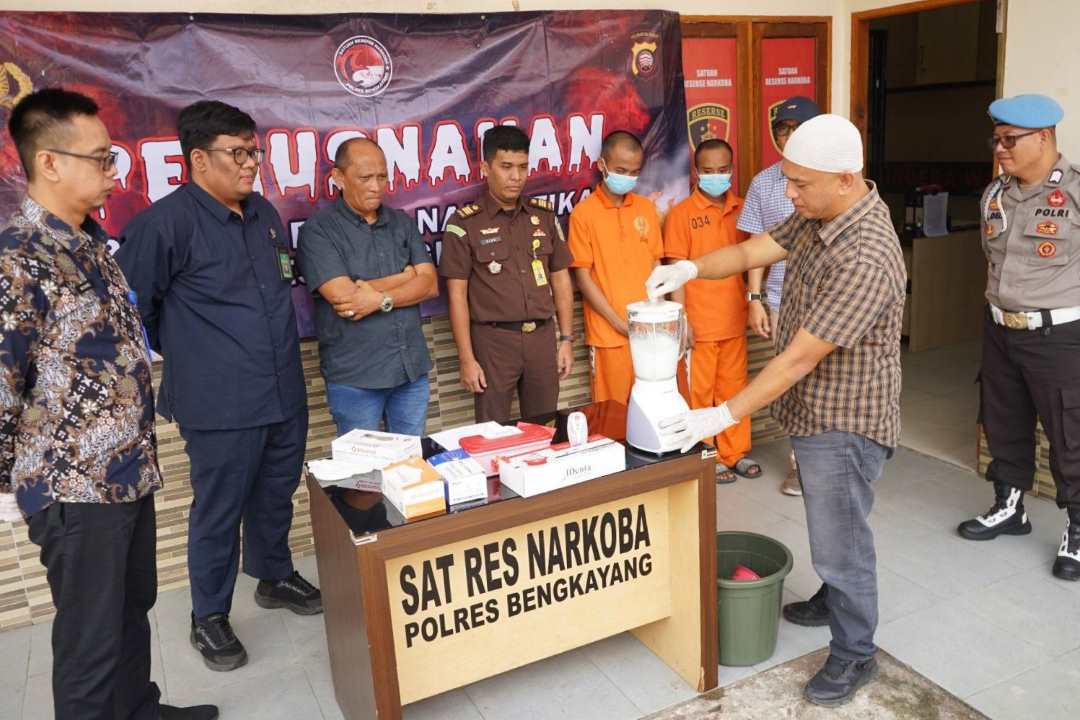 Pastikan Tak Disalahgunakan, Polres Bengkayang Blender Barang Bukti Narkoba Disaksikan Jaksa dan BNNK
