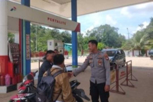 Kapolsek Jagoi Babang Tegaskan Larangan SPBU Dilarang Layani Pembelian BBM Pakai Drum